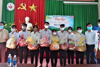 Trường vùng khó, chăm lo Tết cho học sinh nghèo